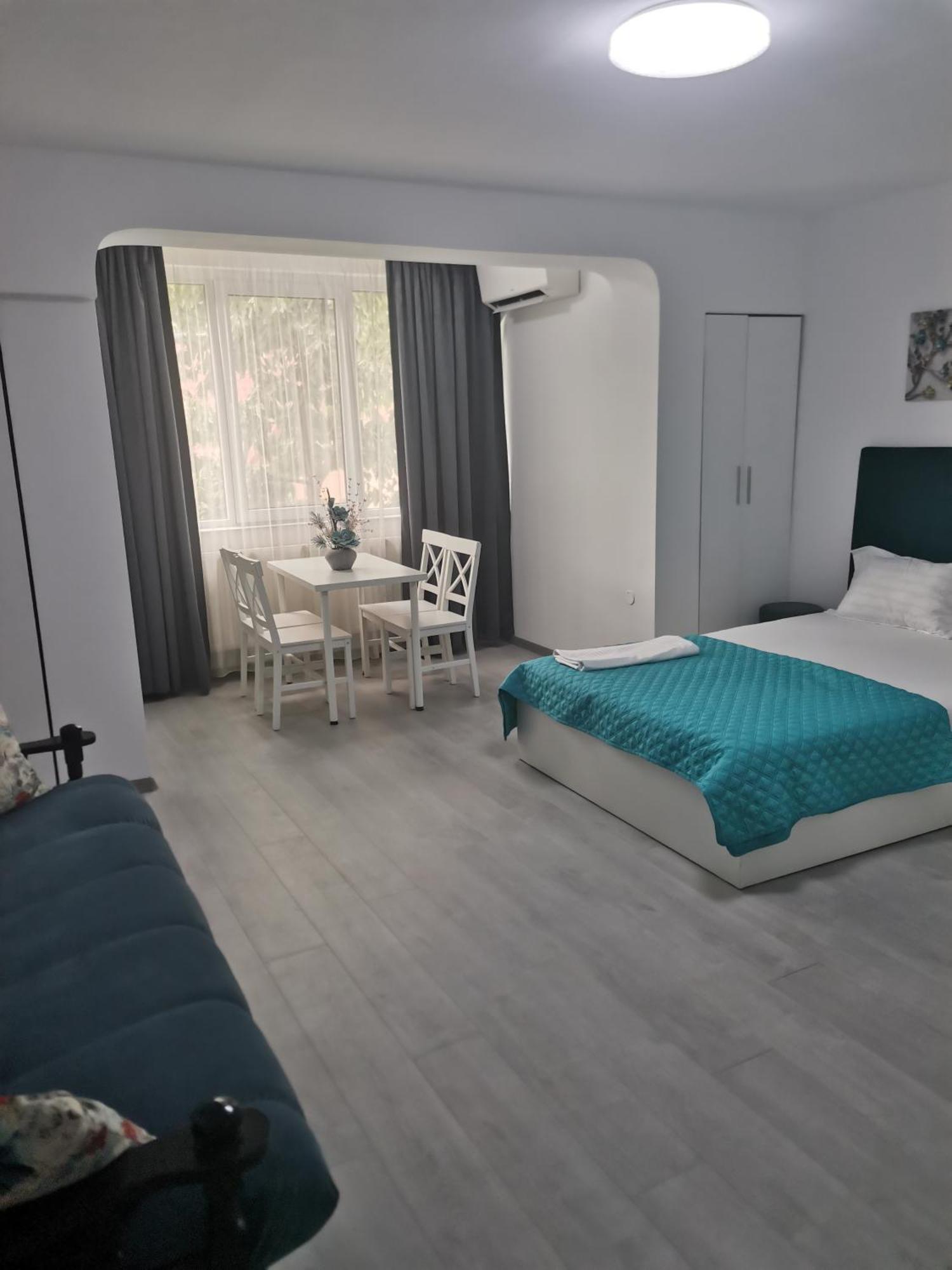 Zenlux Hotel Iasi Exterior foto